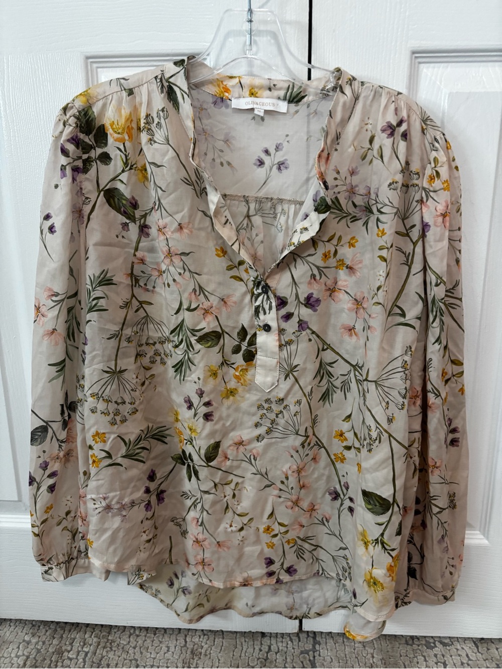 Oliviaceous Women's Cream Floral Button-Front Blouse size M